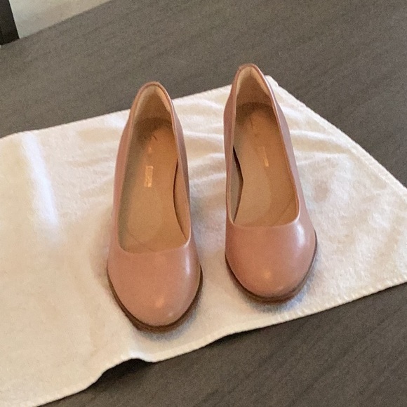Clarks Cushion Plus stack heel pump. - Picture 2 of 4